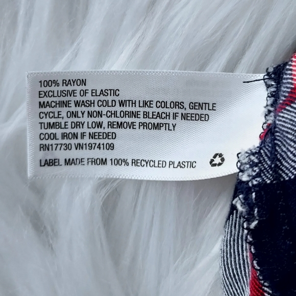 ⭐️PLAID SLEEVELESS TOP - Picture 3 of 4